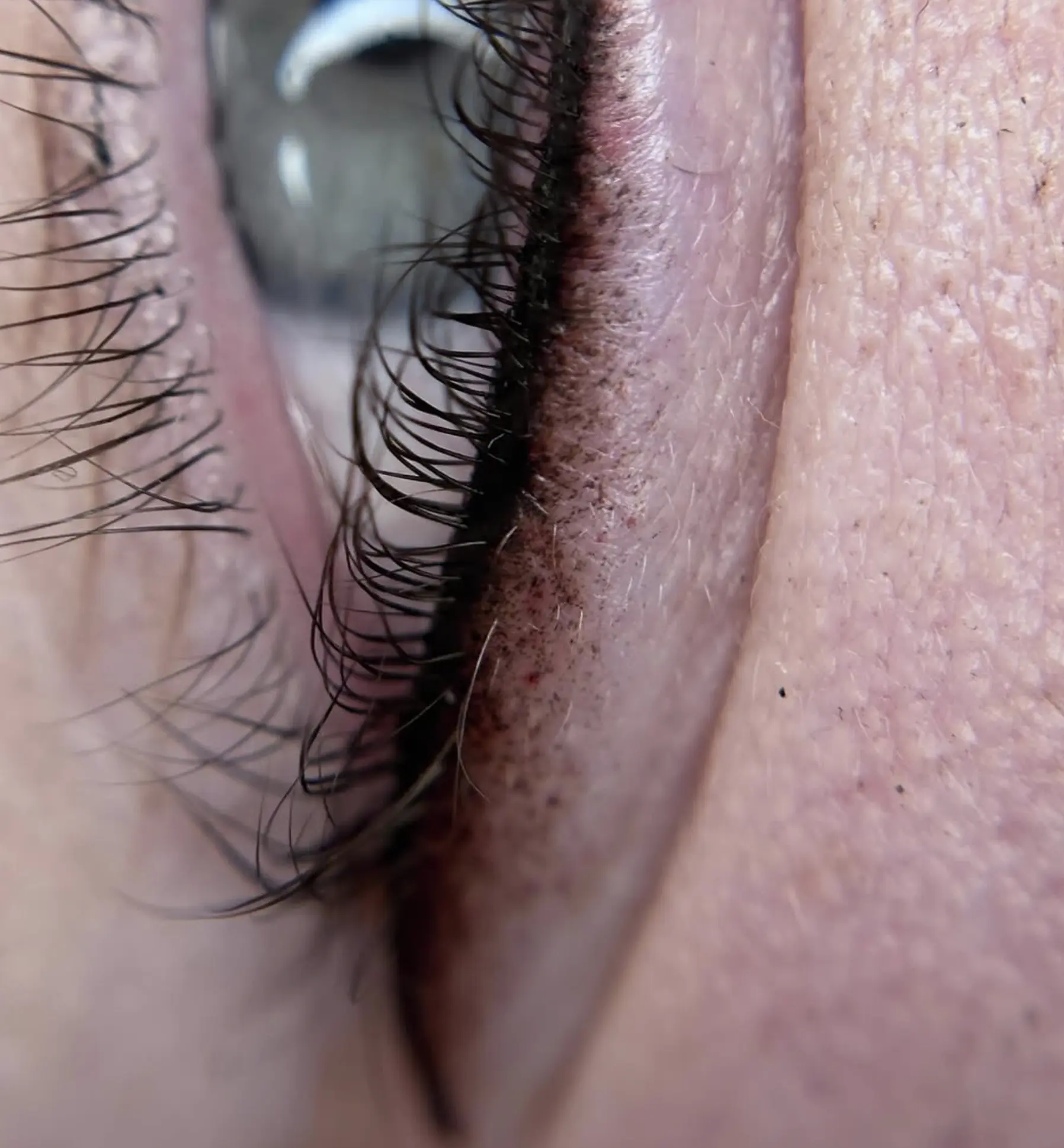 Melbourne artist applying lash line